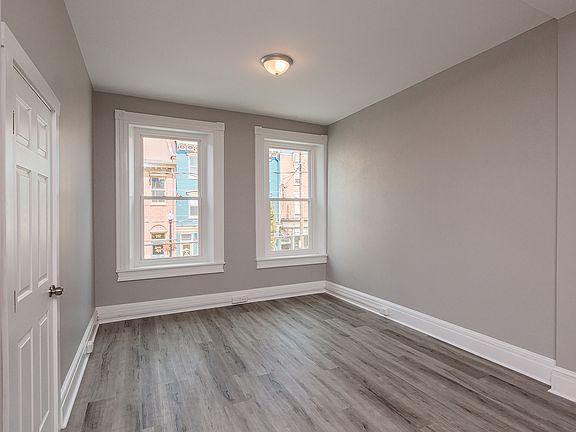 4th image of 218 W King St #11301655