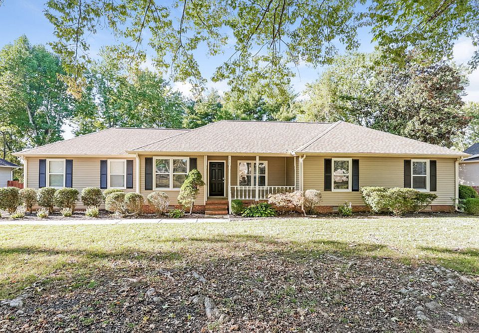 1st image of 2409 Racquet Club Dr