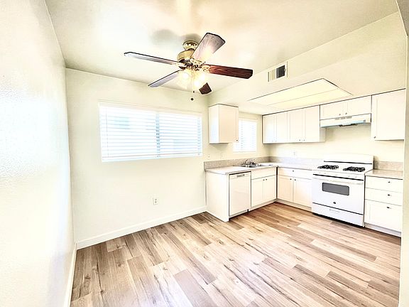 3rd image of 2411 S Ridgewood Dr