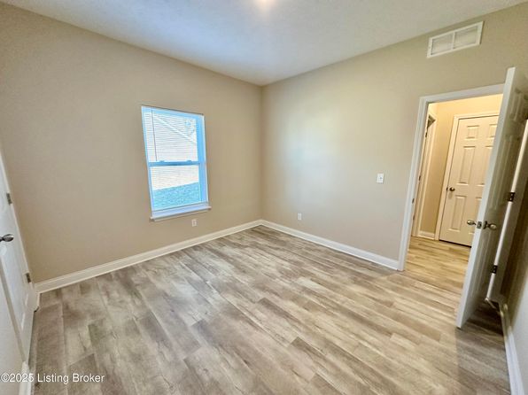 317 Breckinridge Cir, Vine Grove, KY 40175