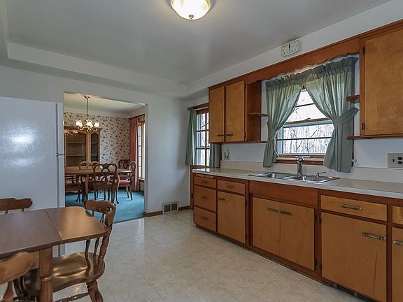 5th image of 4949 Geraldine Ave