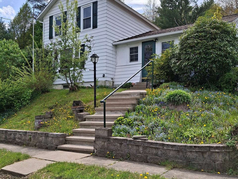 1st image of 218 Railroad Ave