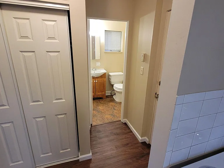 1090 Tonawanda Ave #1090 — Photo 5
