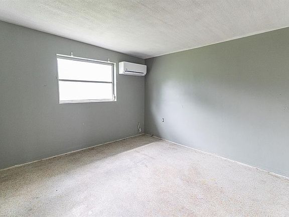 5th image of 4050 Arrowhead Ave
