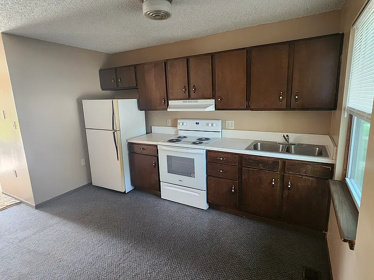 1310 E North St #17 — Photo 1