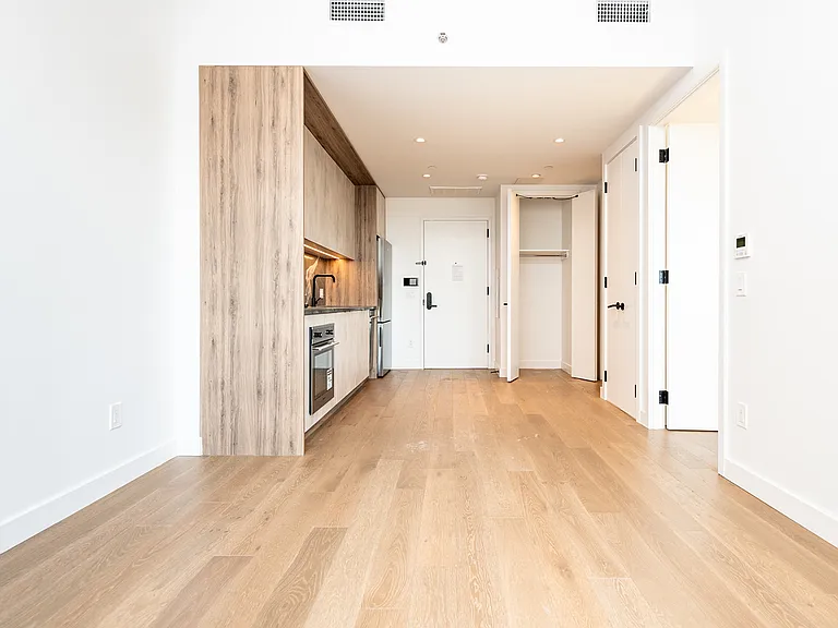 828 Metropolitan Ave #5E — Photo 2