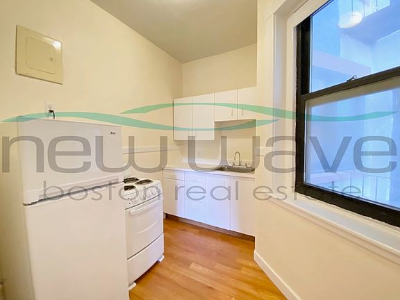 5th image of 504 Beacon St APT 44