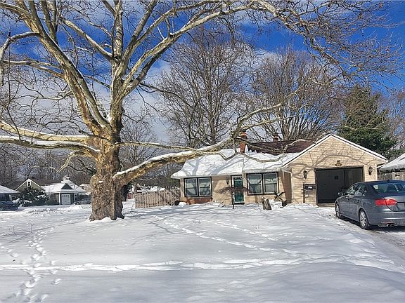 3rd image of 404 Crescent Dr
