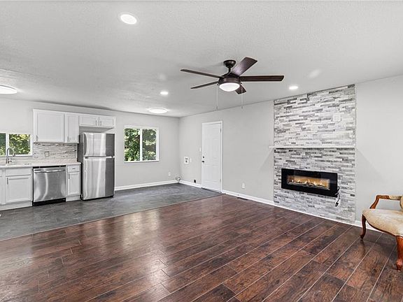 4th image of 703 W 28th St N