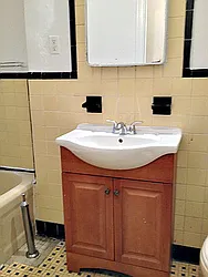 Rented by Eleni Moustakis LREB