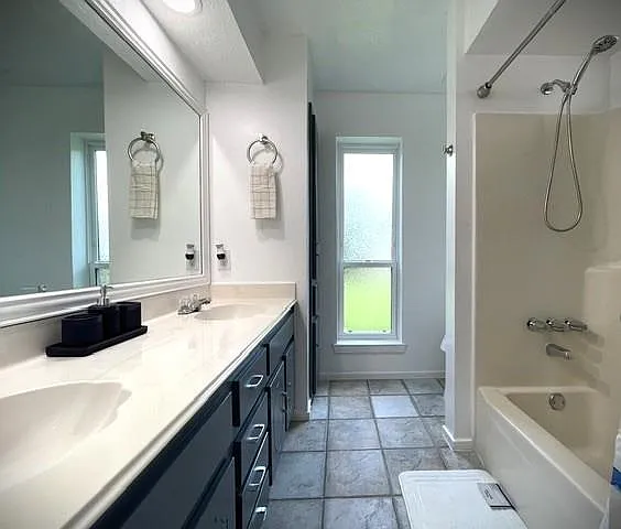 15523 Pensgate St — Photo 14
