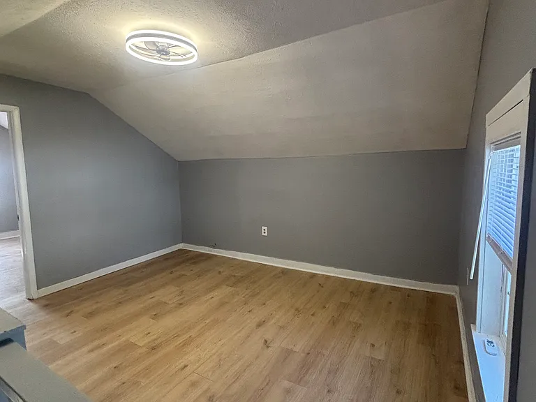 227 Franklin Ave — Photo 9