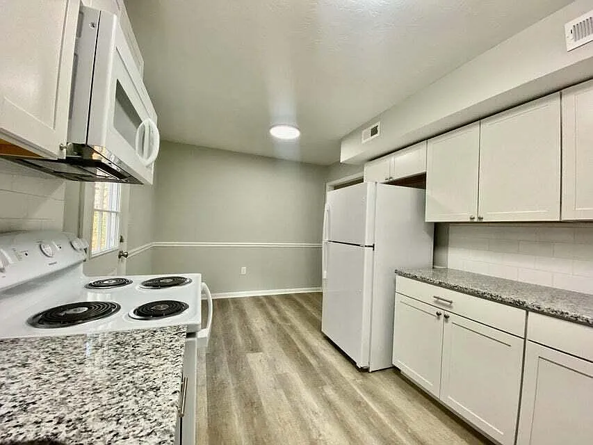 2 bed, 1.0 bath, 864 sqft, $1,075 — Photo 2
