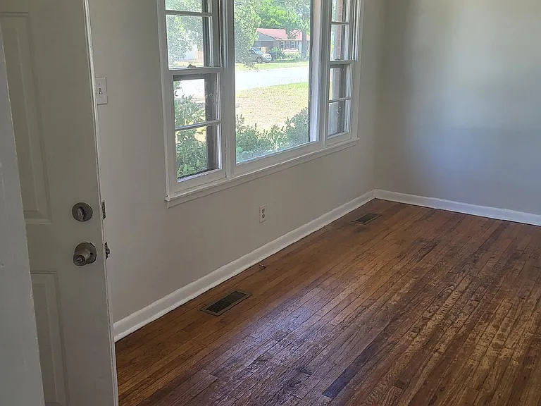 3813 Wyatt St — Photo 6