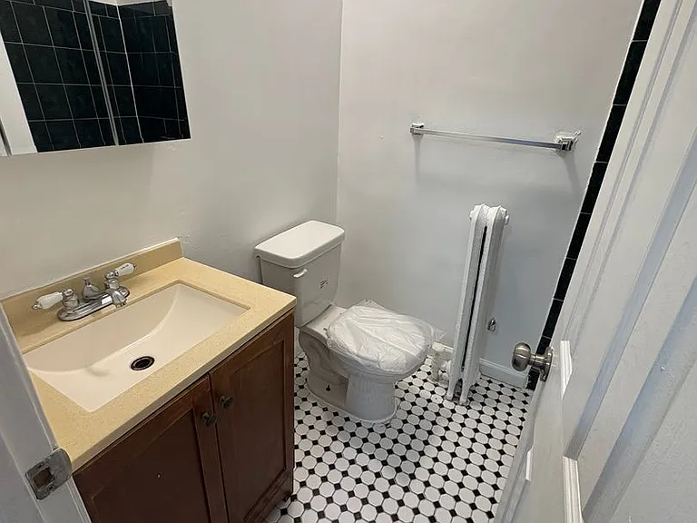 129 Webster St NW — Photo 8