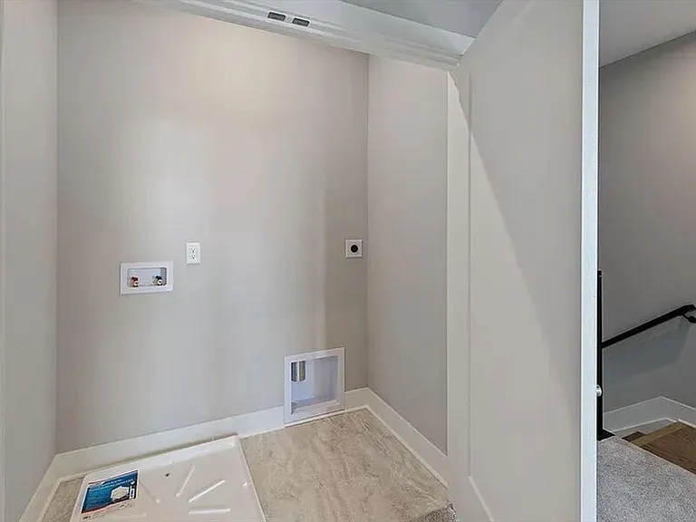 7234 Otley Dr — Photo 32
