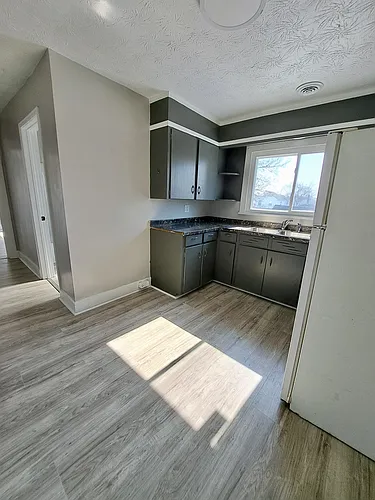 523 Wood St Photo 1