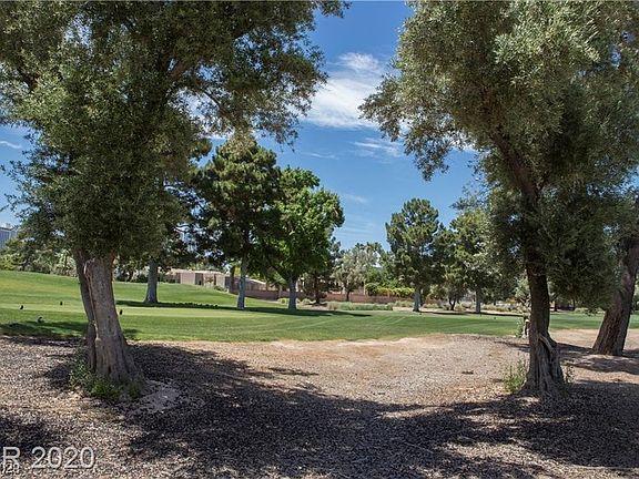 4th image of 3047 Bel Air Dr