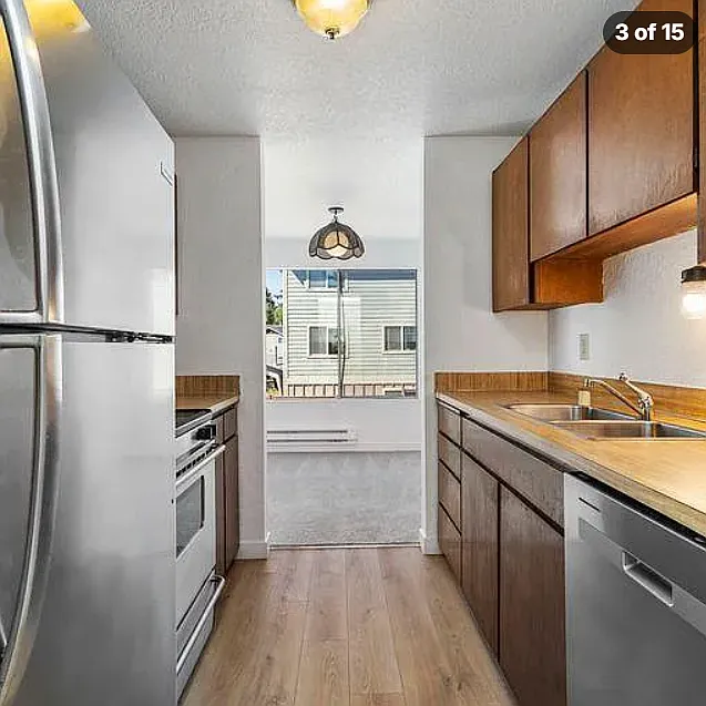 Spacious 1 Bedroom / 1 bath with Covered Parking & Storage — Photo 3