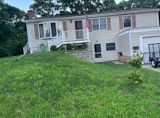 69 Pine River Dr, North Kingstown, RI 02852