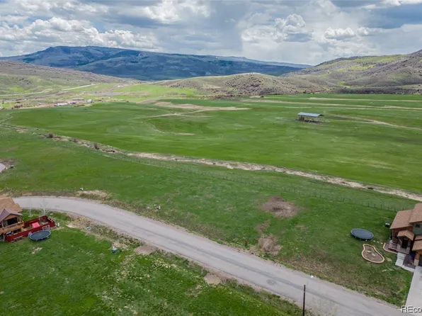 121 Oak Ridge Cir, Oak Creek, CO 80467