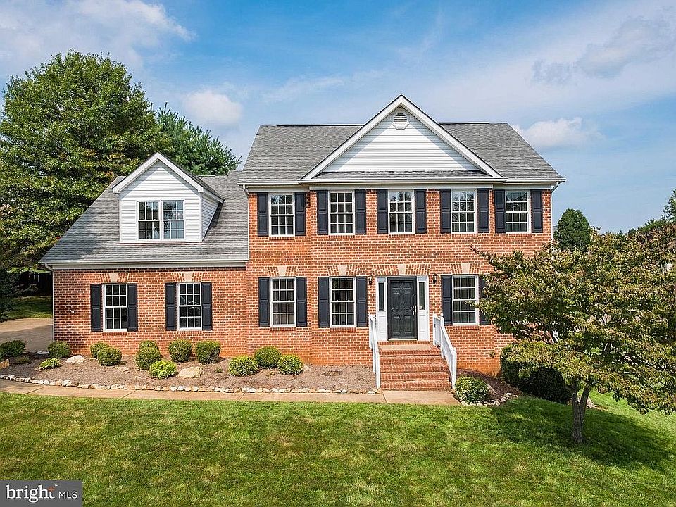 1st image of 98 English Chase Ln