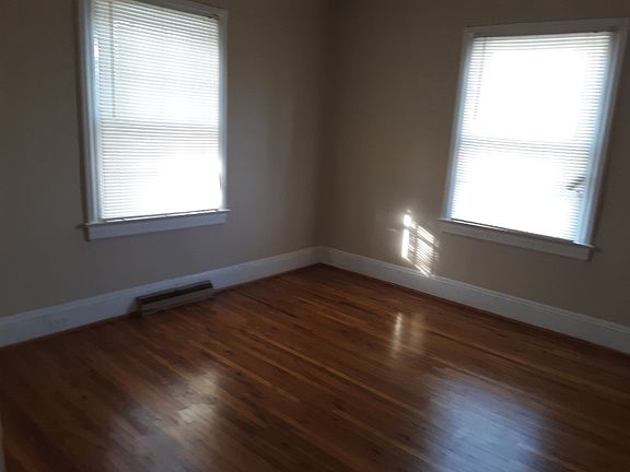 3rd image of 827 Keel St