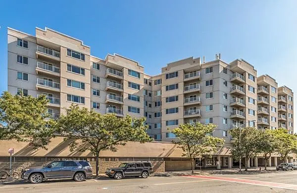 30 Chelsea St #305