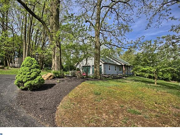 4th image of 410 Hillside Dr