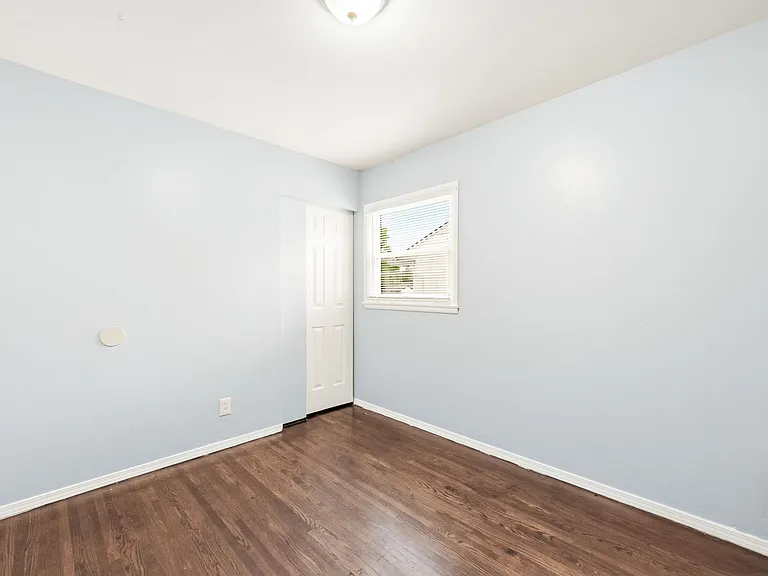 10519 Renfrew Dr — Photo 24