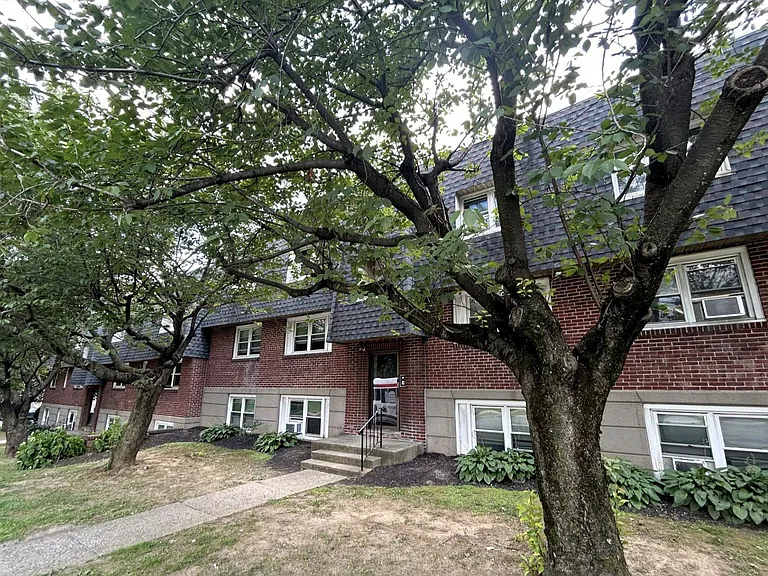 Penzel Manor Apartments — Photo 5