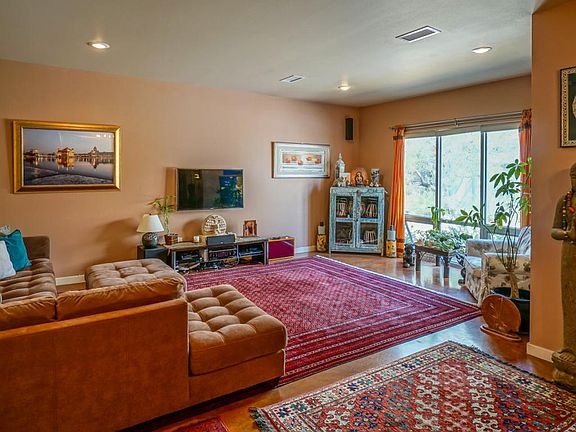 2nd image of 228 Aliso Dr SE