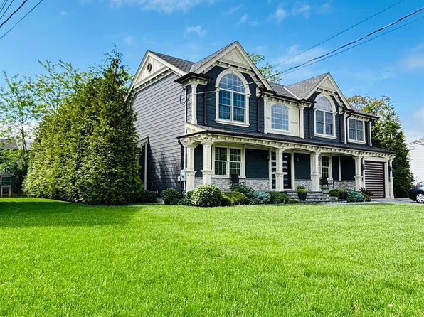 123 Columbus Boulevard, Amityville, NY 11701