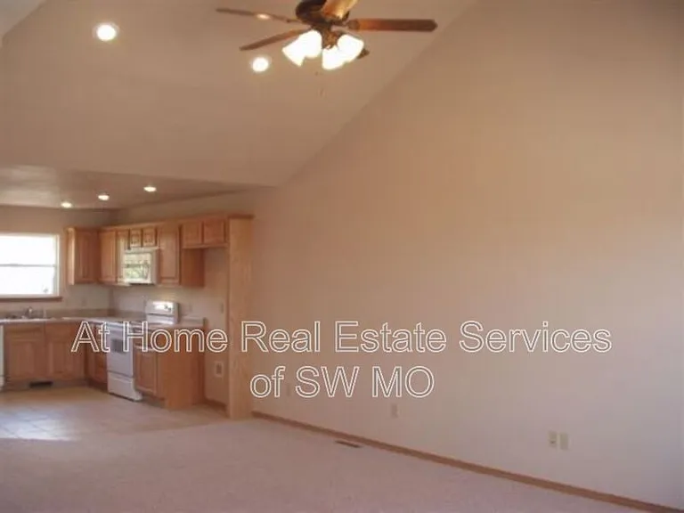 1530 E Kerr — Photo 2
