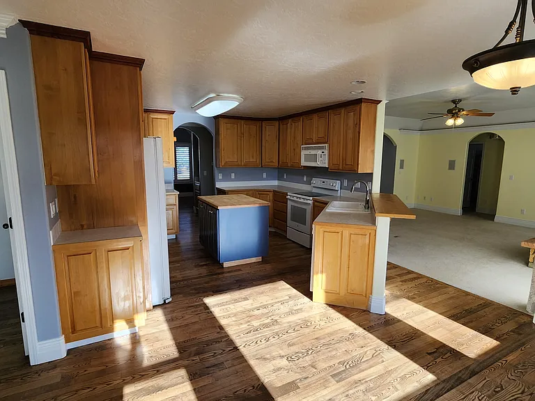 3808 Lone Tree Ln — Photo 2