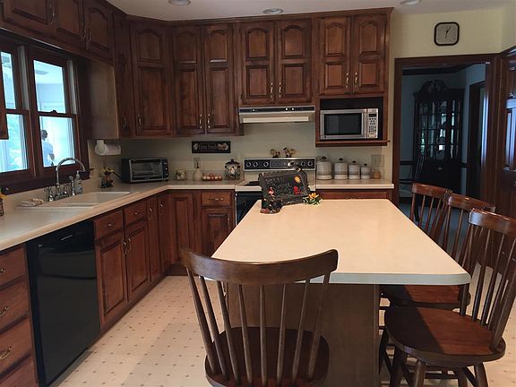 3rd image of 141 W Blue Spruce Dr