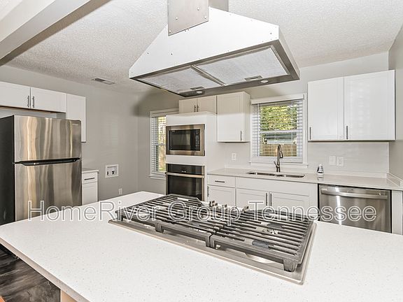 3rd image of 4944 Lynbar Ave