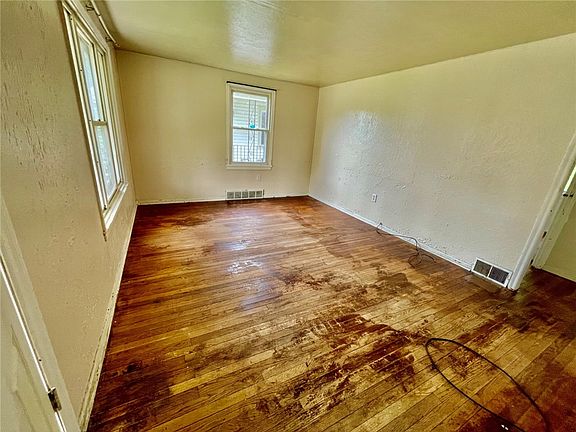 3rd image of 141 Carroll St