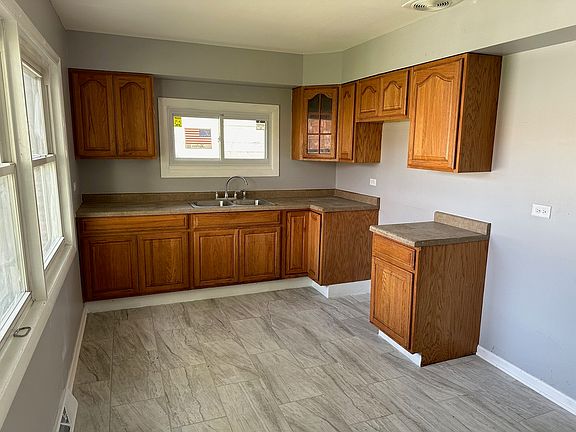 4th image of 2962 Sherwood Ave