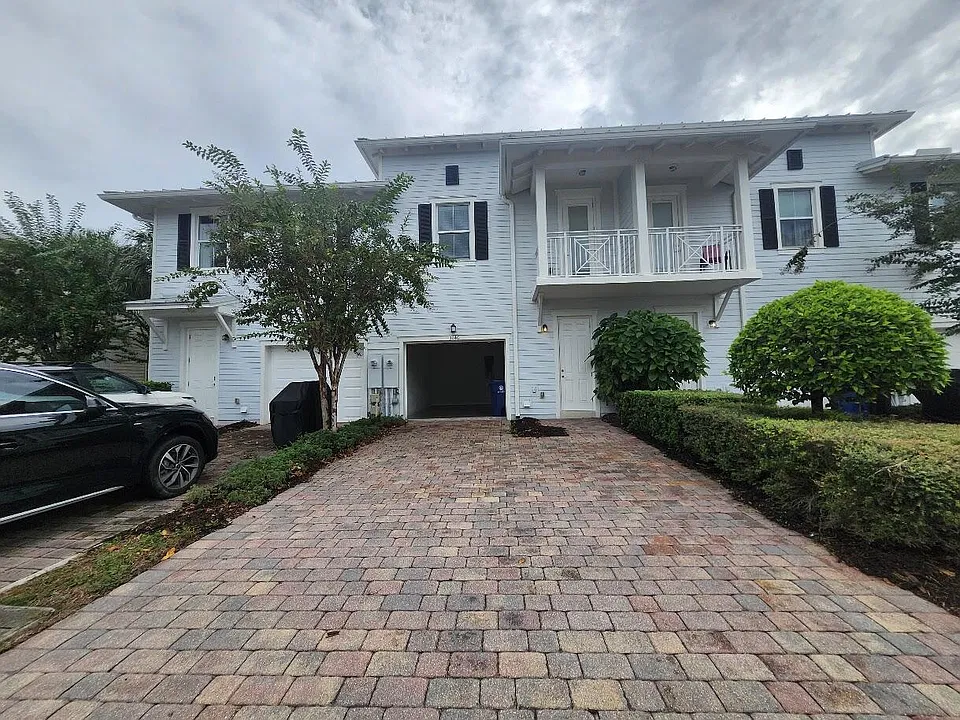 3246 S Caroline Dr