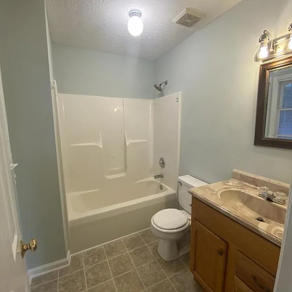 5051 Waterford Dr — Photo 15