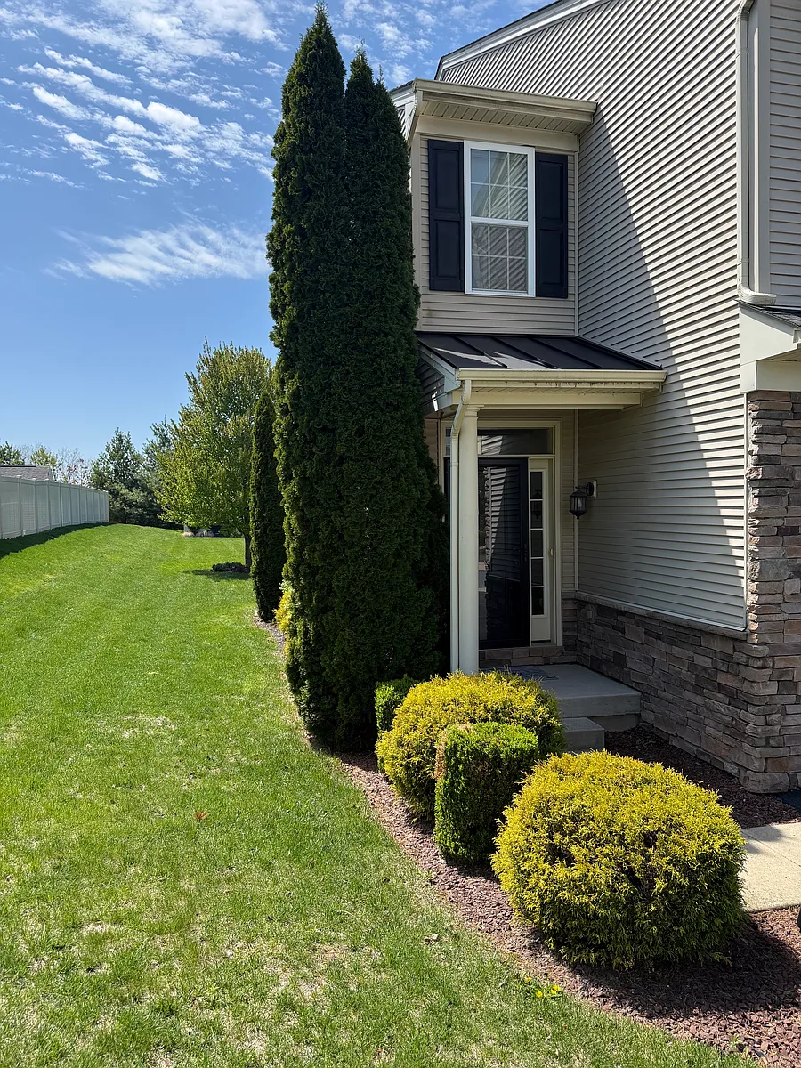 Building Photo - 102 Gray Dr