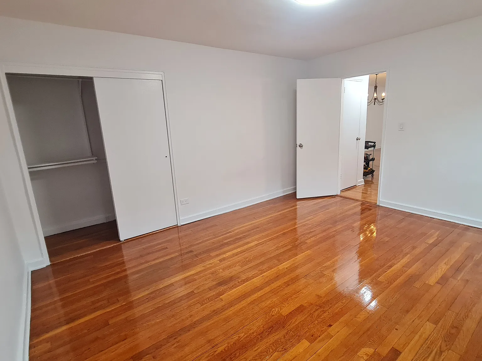 1 bed, 1005 sqft, $2,300 — Photo 4