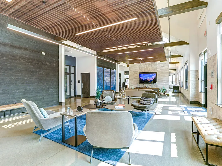 Pullman Pointe — Photo 10