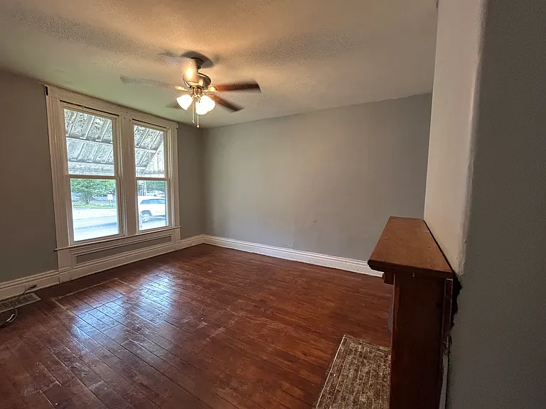 703 E Saint Catherine St — Photo 8
