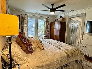 204 N Walnut St — Photo 10