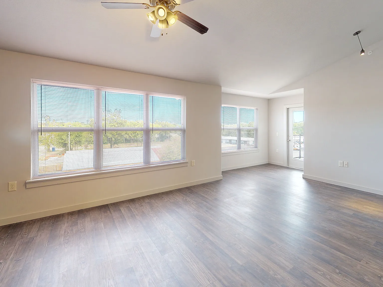 2 bed, 987 sqft, $1,150 — Photo 1