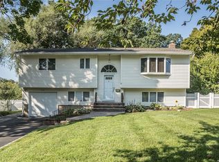 6 Bethany Dr, Commack, NY 11725