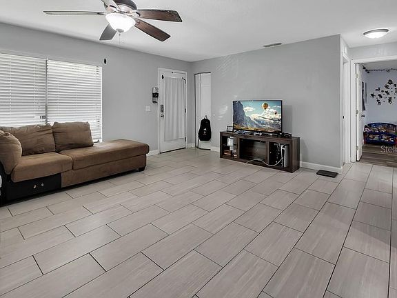4th image of 2222 6th Ave