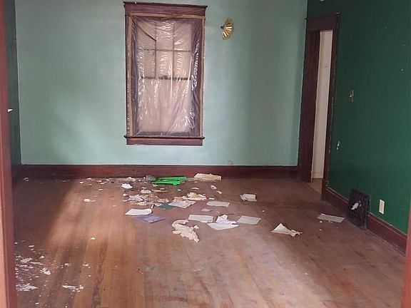 4th image of 853 Richie Ave